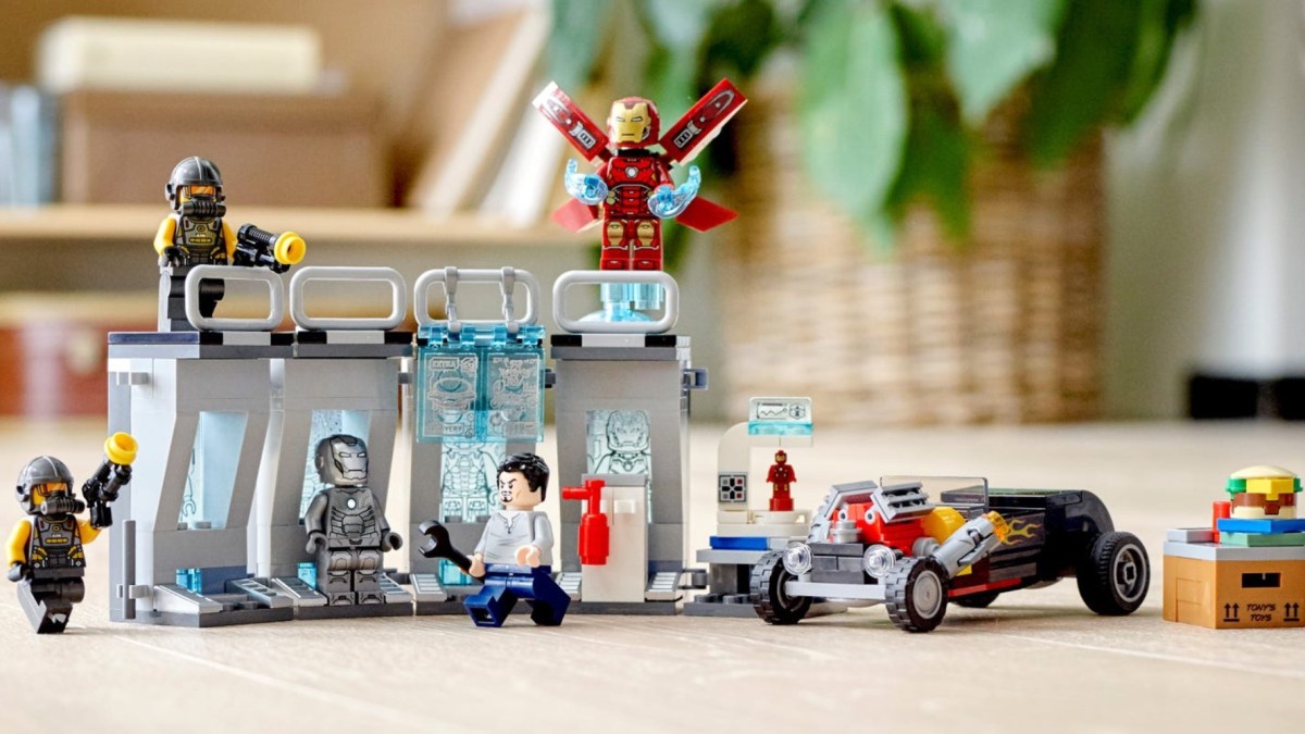 LEGO Iron Man Armory