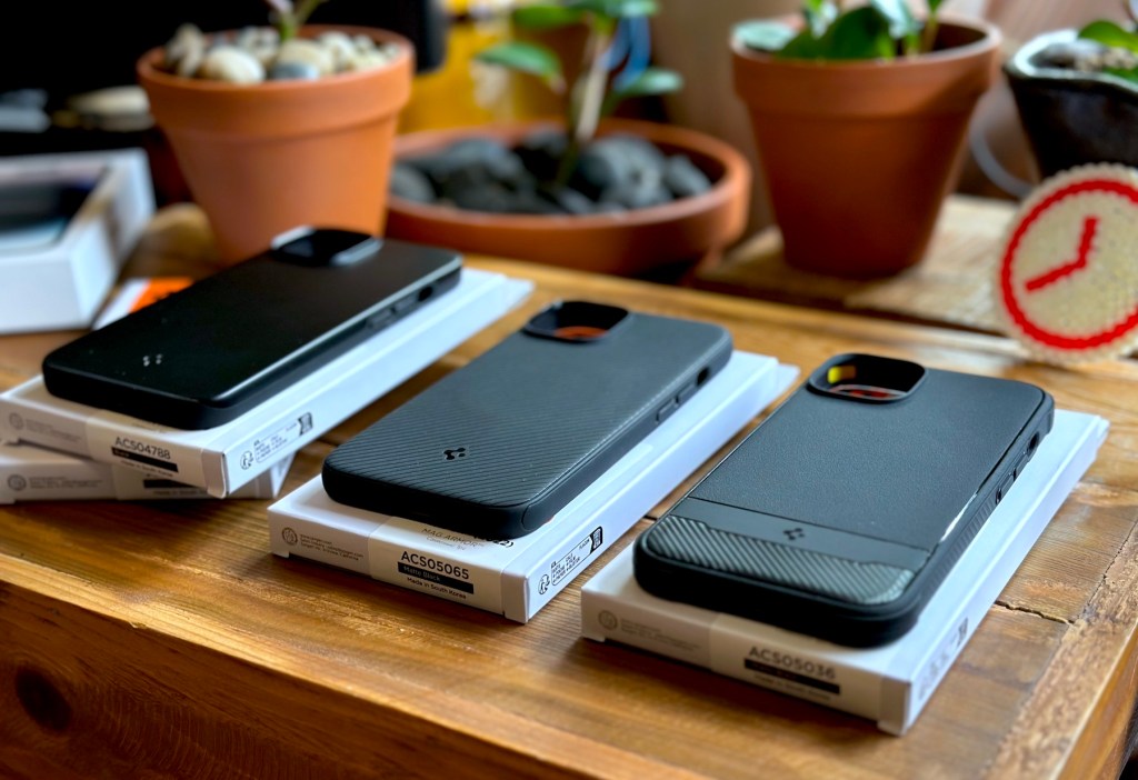 Spigen iPhone 14