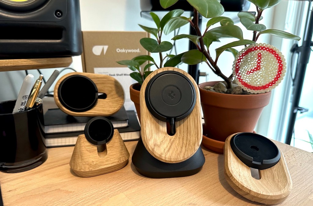 a pot that is sitting on a desk