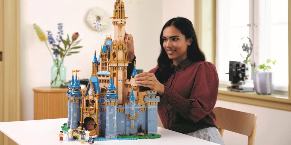 LEGO Disney Castle 43222 set