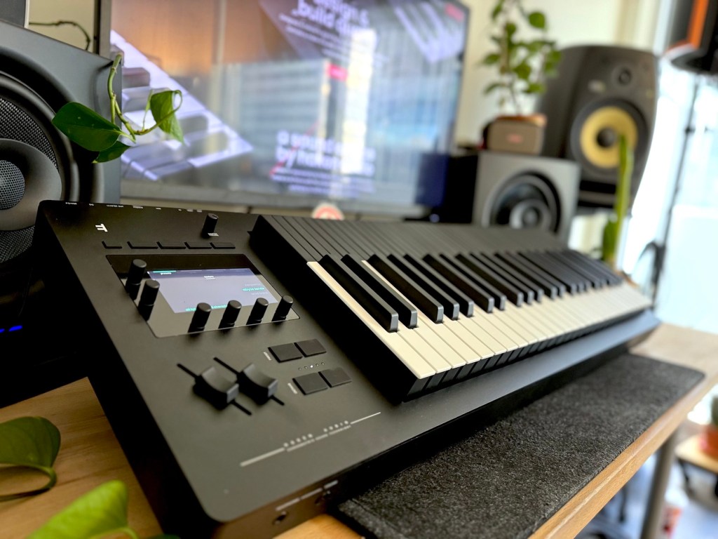 a piano keyboard sitting on top of a table