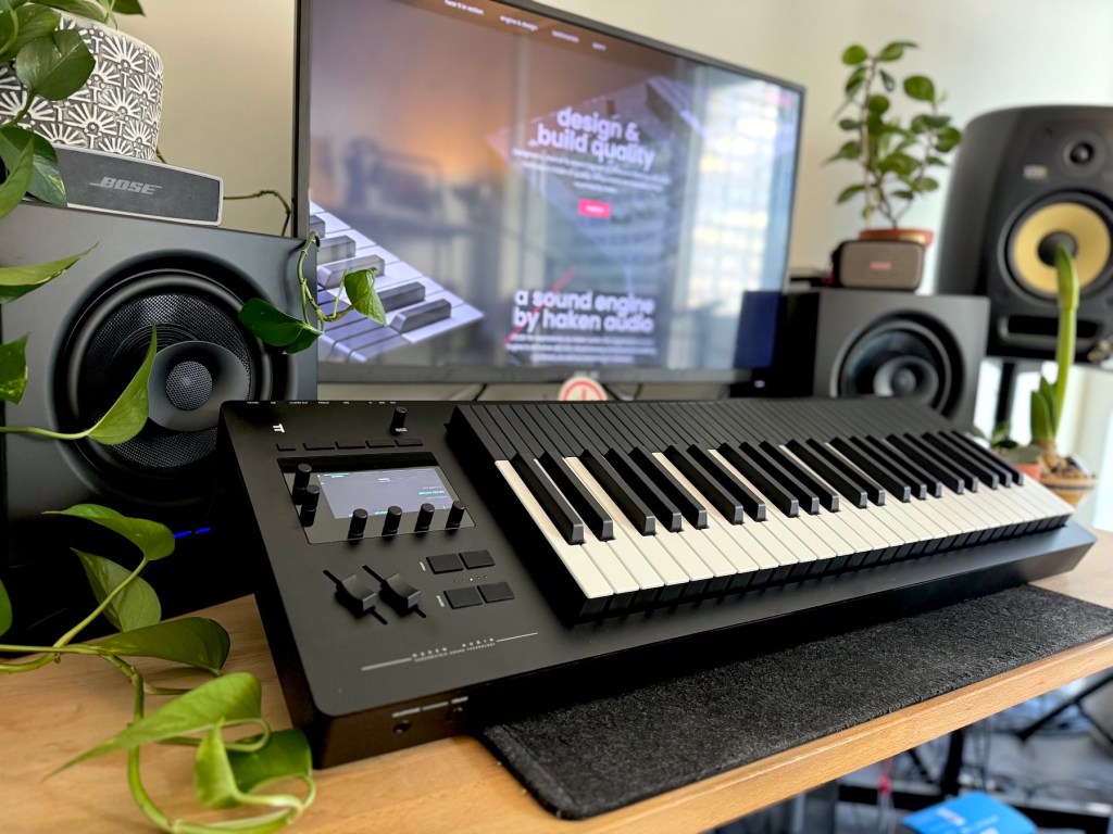 a piano keyboard sitting on top of a table