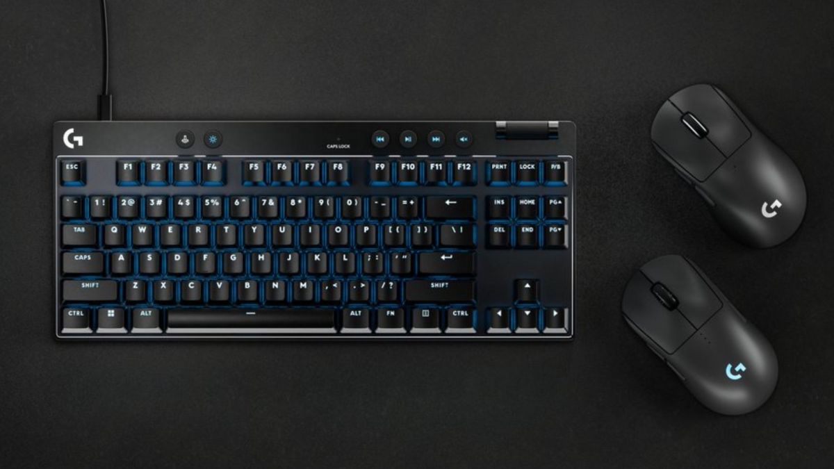 Logitech's new keyboard and mouse in black.