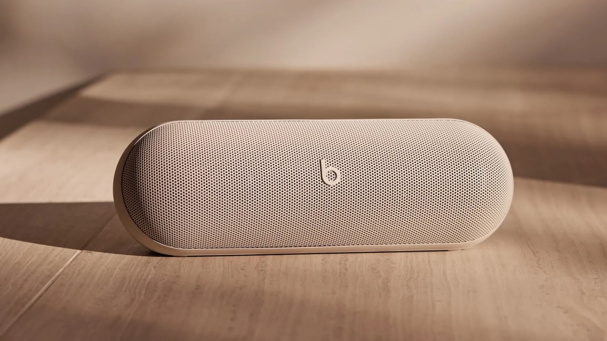 Beats Pill x Kim Kardashian gray copy